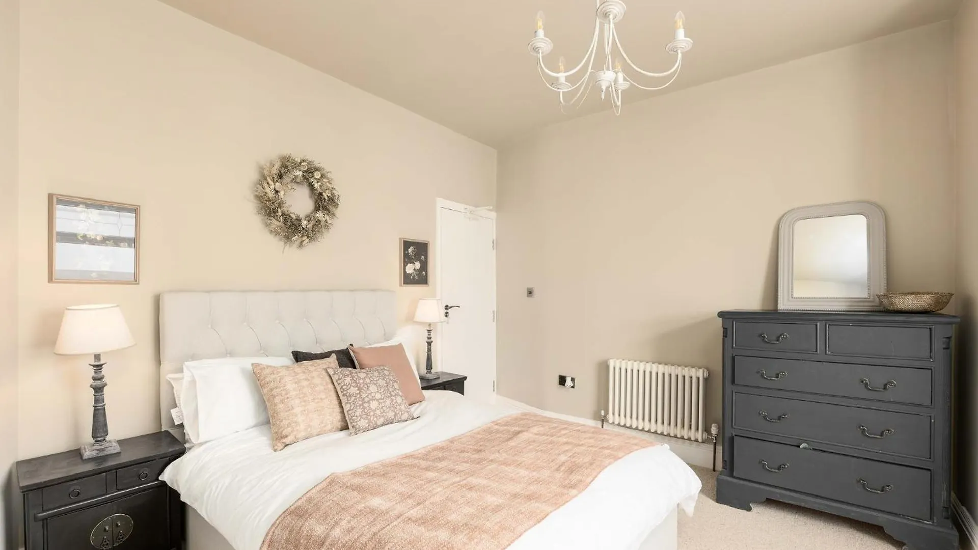 Luxury Townhouse In Cardiff City Centre, 5 Bedrooms, Up To 12 Guests Hébergement de vacances