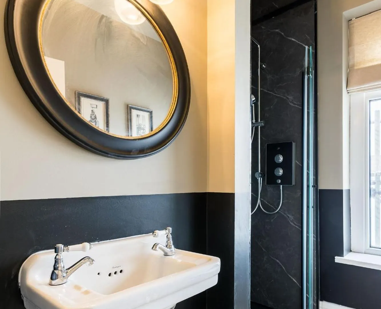 Luxury Townhouse In Cardiff City Centre, 5 Bedrooms, Up To 12 Guests