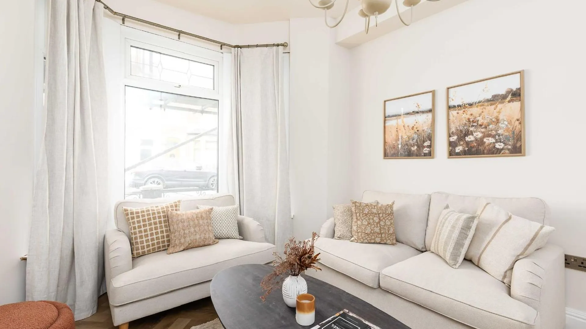 Luxury Townhouse In Cardiff City Centre, 5 Bedrooms, Up To 12 Guests