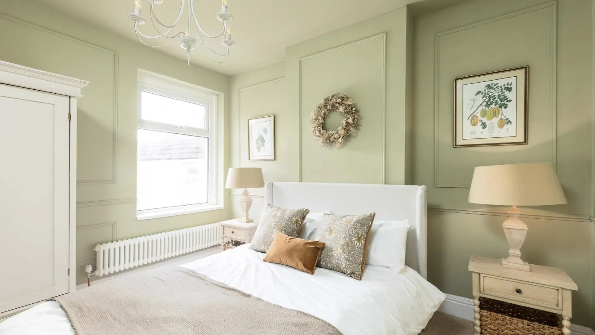 Luxury Townhouse In Cardiff City Centre, 5 Bedrooms, Up To 12 Guests