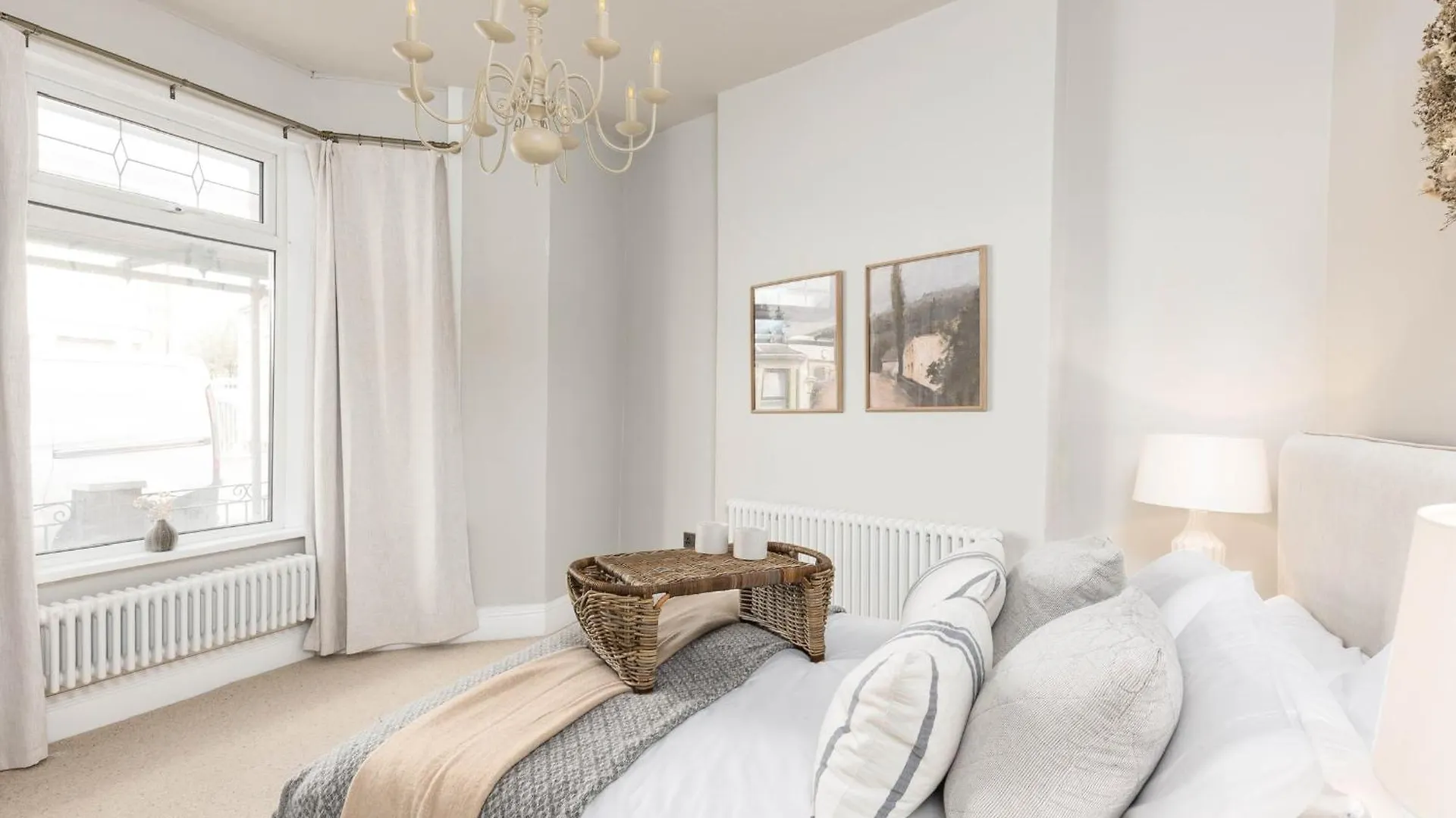 Luxury Townhouse In Cardiff City Centre, 5 Bedrooms, Up To 12 Guests 0*,